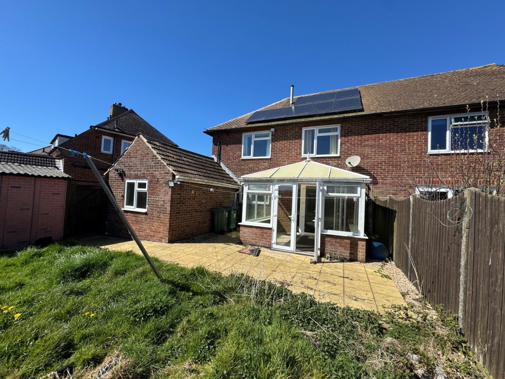 Lot: 127 - SEMI-DETACHED HOUSE IN NEED OF TOTAL REFURBISHMENT - Rear of property